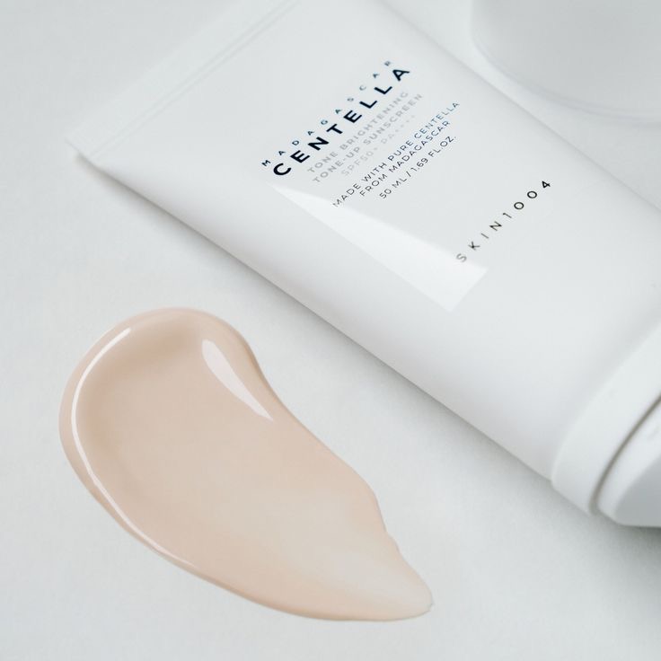ضد آفتاب سنتلا اسکین 1004 مدل روشن کننده Tone-Brightening Tone-Up Sunscreen