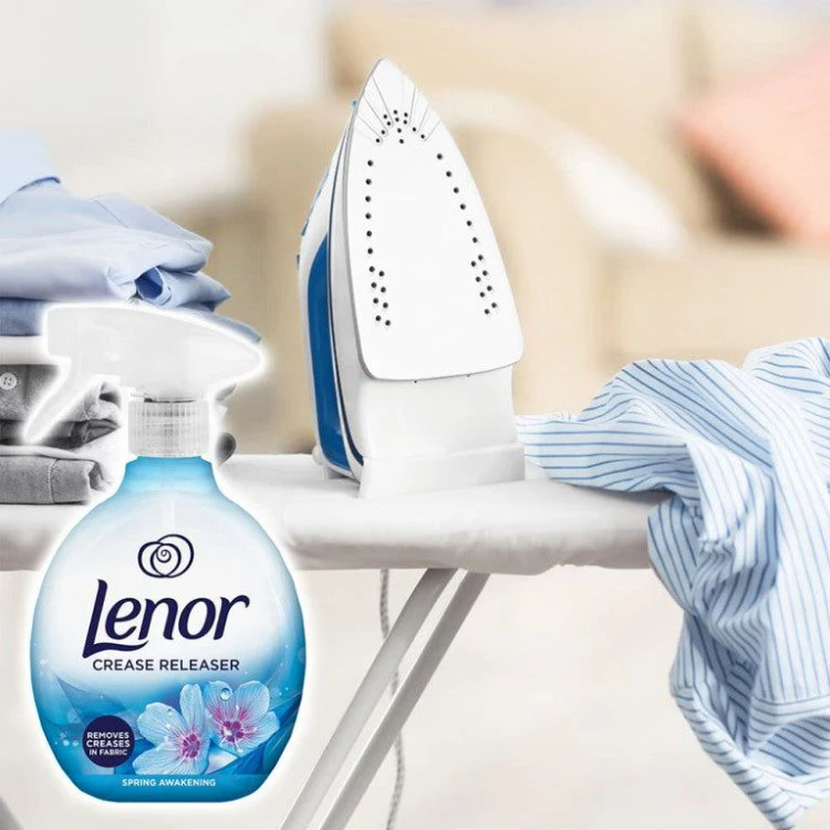 اسپری ضد چروک و اتو کننده لباس لنور lenor رایحه Spring Awakening حجم 500 میل